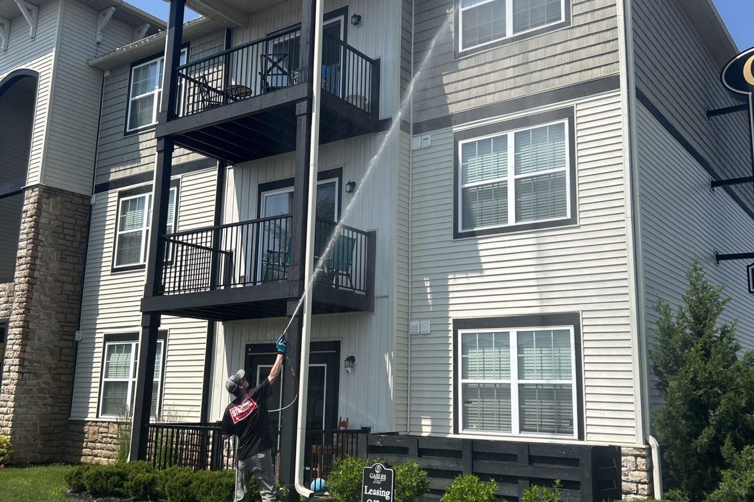 Multifamily Units in Columbus Ohio that need a power washing company near them like Strong Cleaning Co.